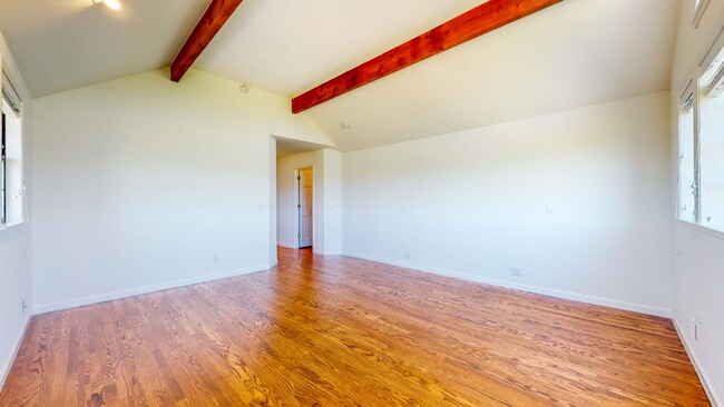 Building Photo - Beautiful 4 bedroom 3.5 bath Home with 2 c...