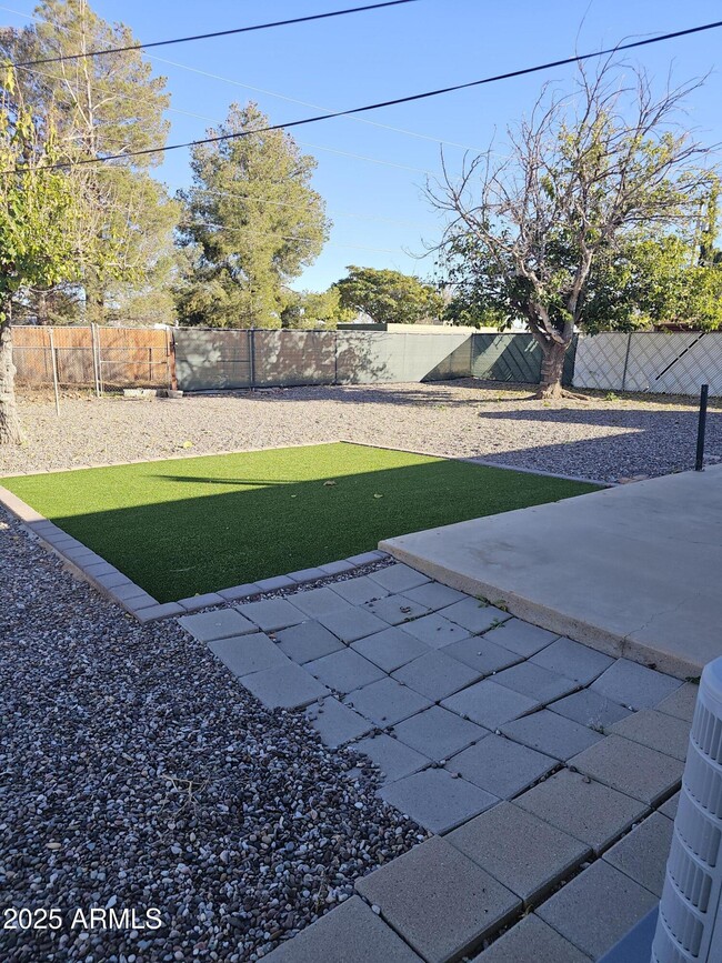 Building Photo - 310 2nd St