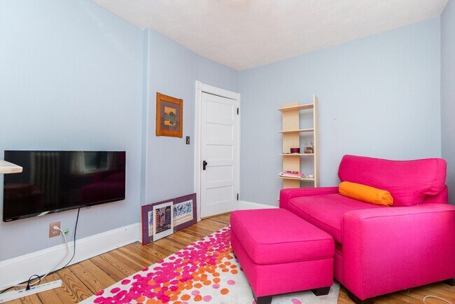 Building Photo - 25 Eustis St