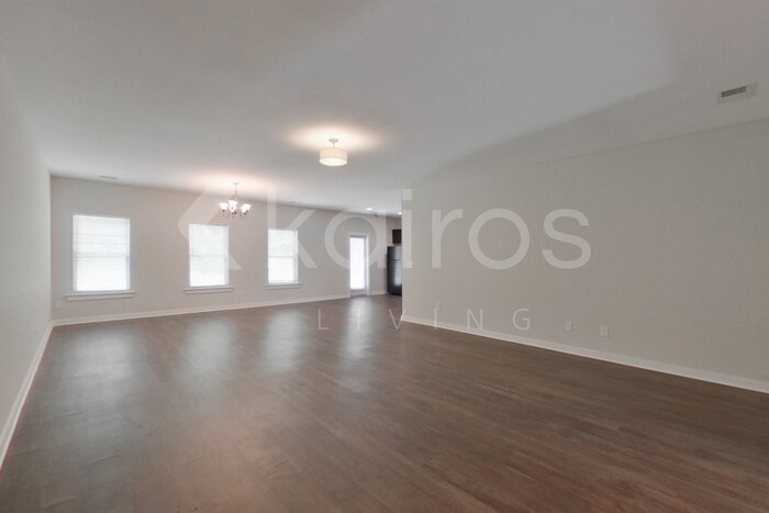 Building Photo - 471 White Oak Cir