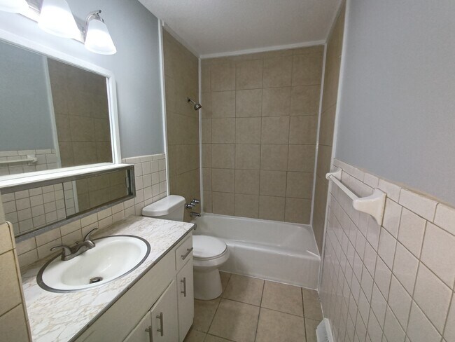 Building Photo - 1509 W Waldo Ave