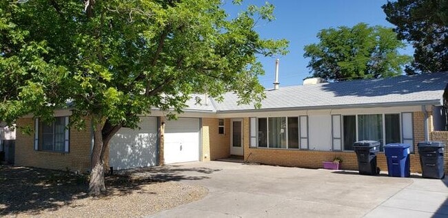 Building Photo - 11613 Palm Springs Ave NE