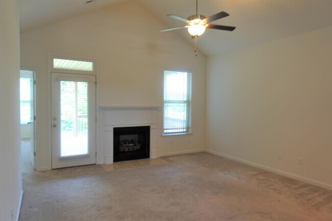 Building Photo - 153 Bur Oak Dr