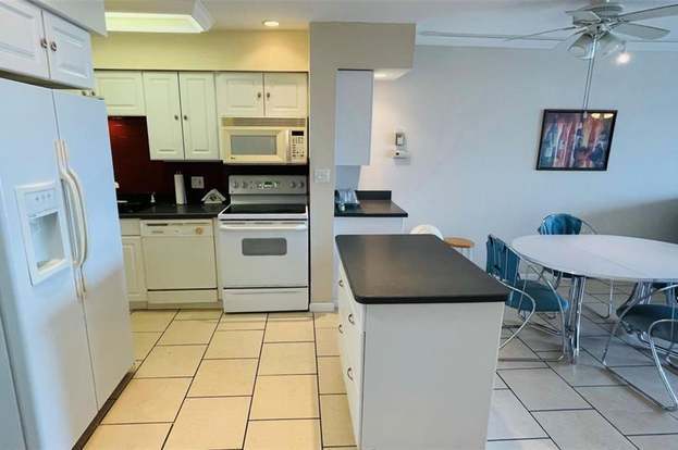 Building Photo - 1500 Park Beach Cir