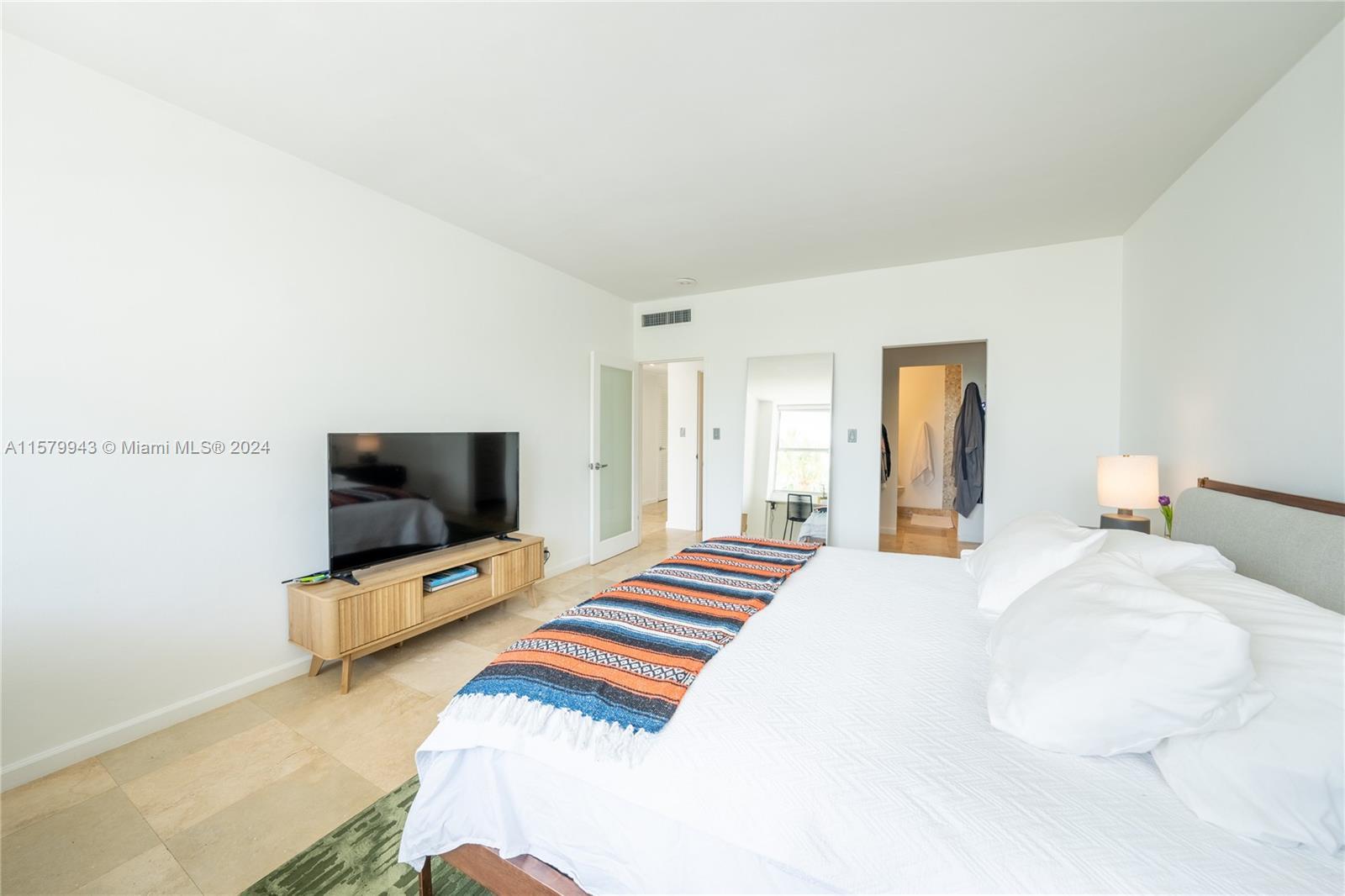 Building Photo - 11 Island Ave