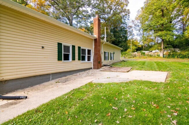 Building Photo - 3405 Pebble Dr