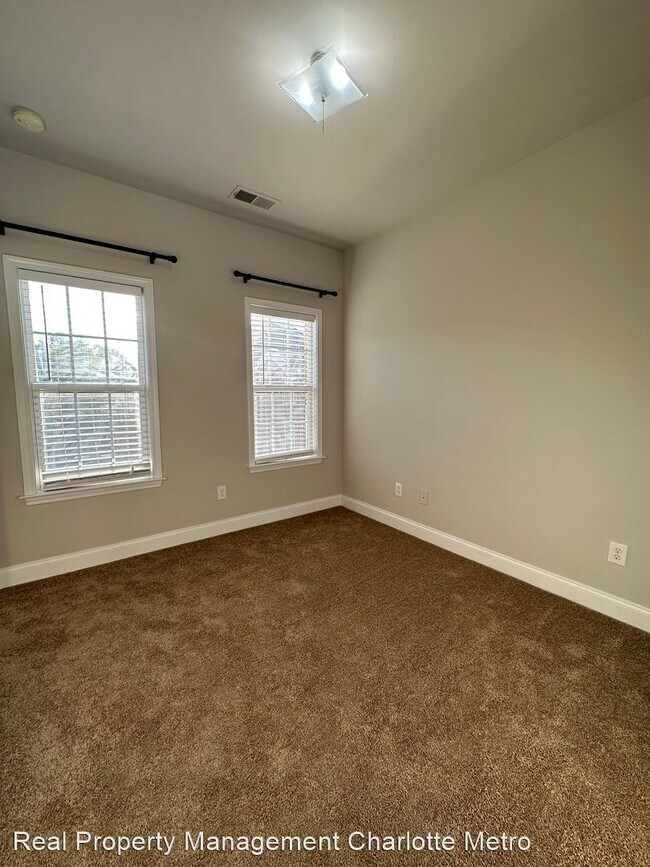 Building Photo - 2 br, 2.5 bath House - 1122 Dean Hall Lane