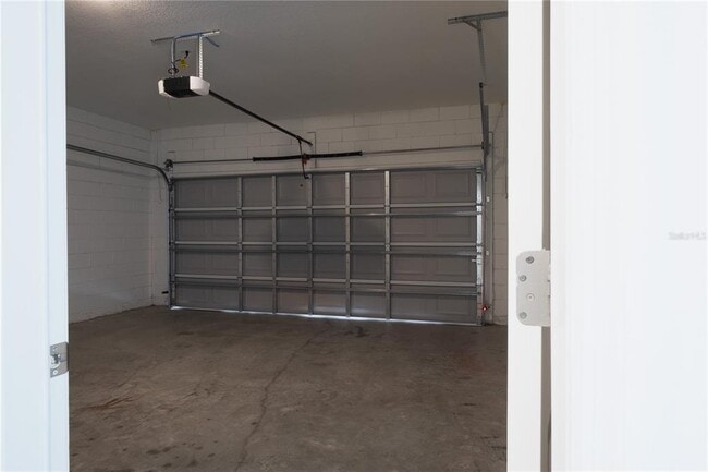 Building Photo - 422 Marion Oaks Course