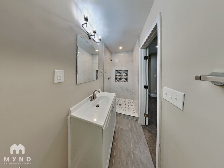 Building Photo - 8266 Lake View Terrace