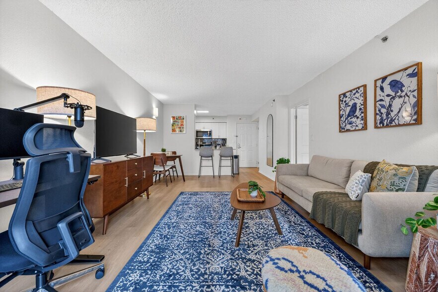 Building Photo - 444 Washington Blvd