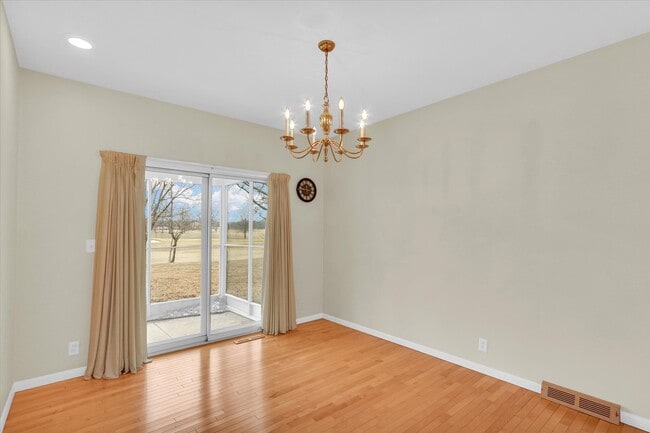 Building Photo - 1803 Golfview Dr