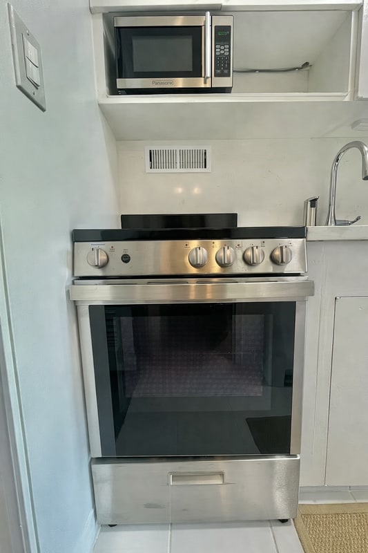 Building Photo - 425 Ena Rd