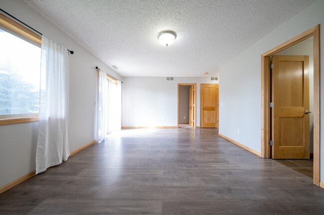 Building Photo - 9726 St Andrews Dr