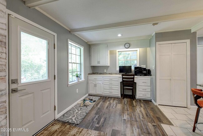 Building Photo - 108 Frances Ave