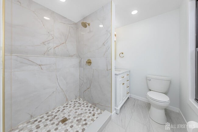 Building Photo - 3547 Finlaw Ave