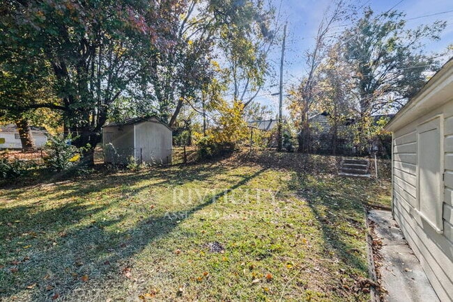 Building Photo - A MUST SEE !!!! FULLY RENOVATED AND SECTION 8 WELCOMED !!!!!