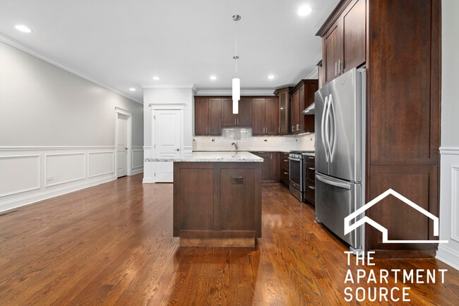 Building Photo - 1324 W Grand Ave