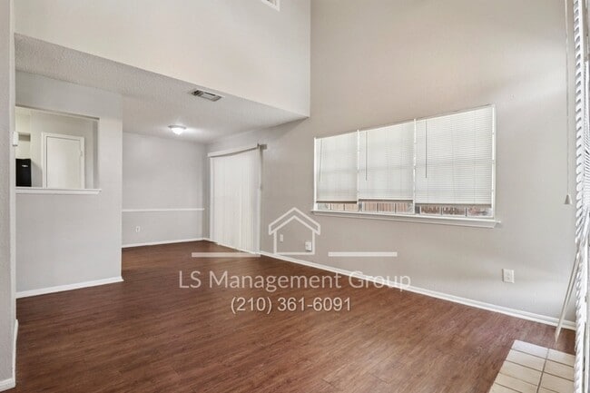 Building Photo - 6720 Windsor Hollow Dr