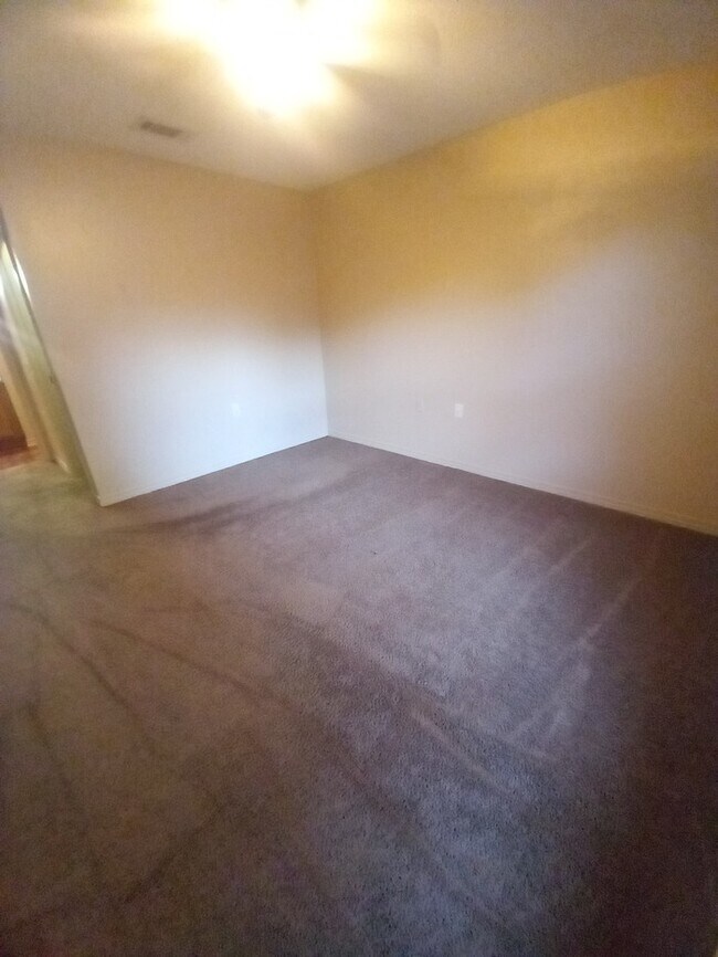 Building Photo - Cute patio home convenient to shopping and much more!