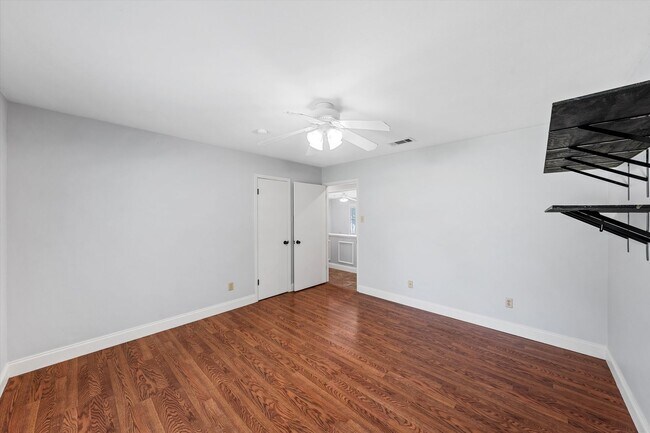 Building Photo - 10014 Burgundy Ln