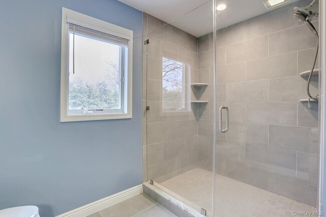Building Photo - 6 Hemlock Ln
