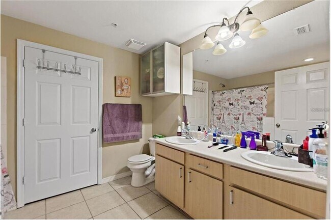 Building Photo - 2045 Erving Cir