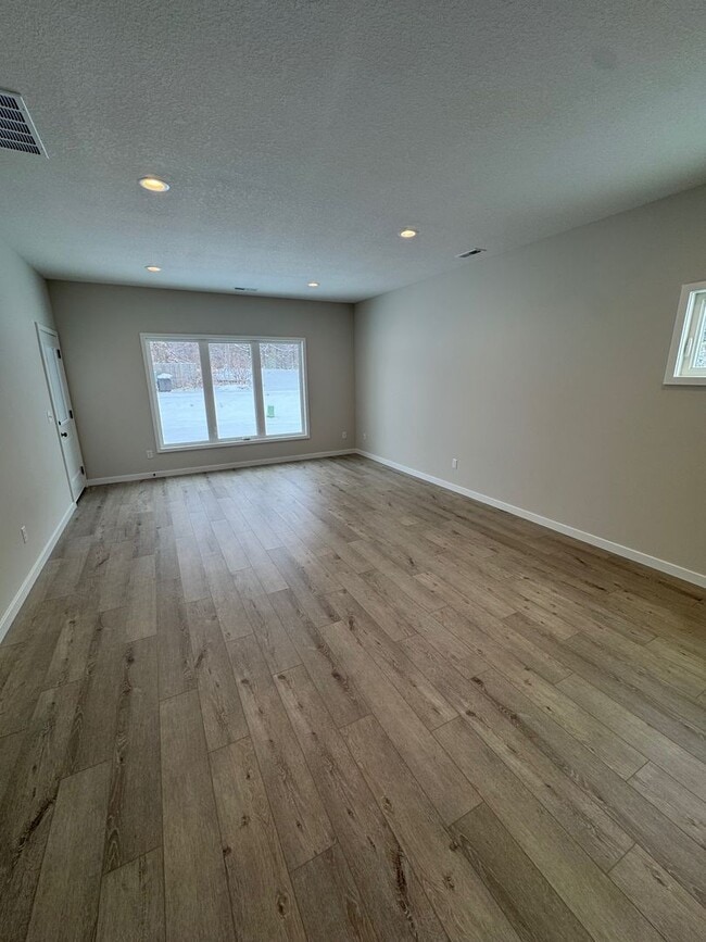 Building Photo - 1072 Emilee Ct