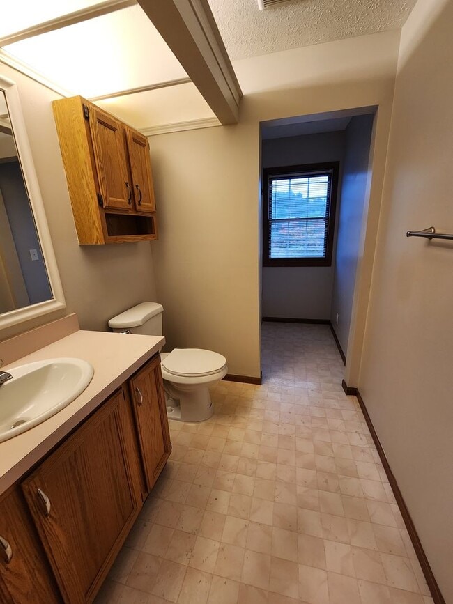 Building Photo - 4 Bedroom Home For Rent in Solon