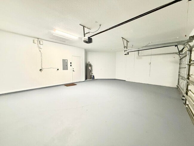 Building Photo - 12902 Hyland Cir