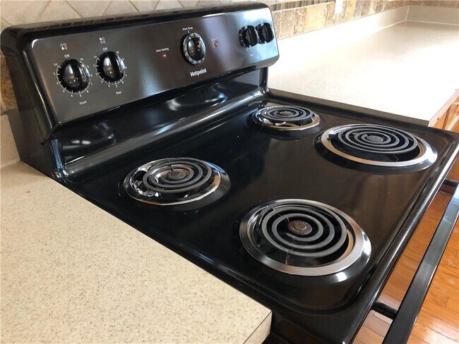 Building Photo - 1909 Hampton Springs Ct SW