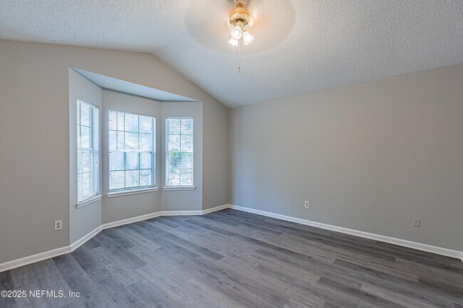 Building Photo - 1836 Manitoba Ct N
