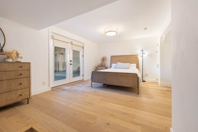 Building Photo - 3541 Multiview Dr