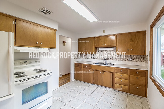 Building Photo - 416 N Bannen Rd