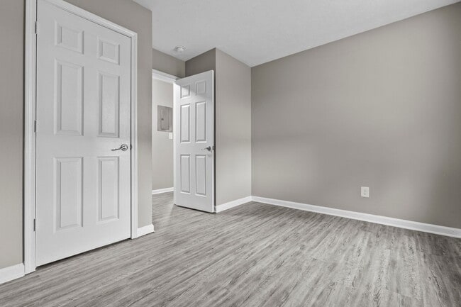 Building Photo - Spacious Cove Springs 3 & 4 Bedrooms