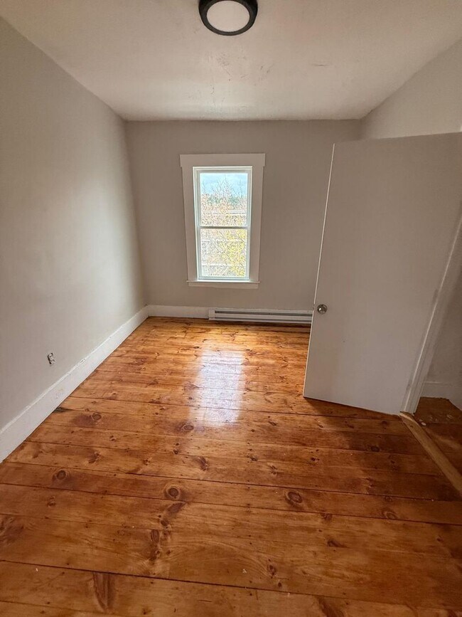 Building Photo - 65 Charlton St