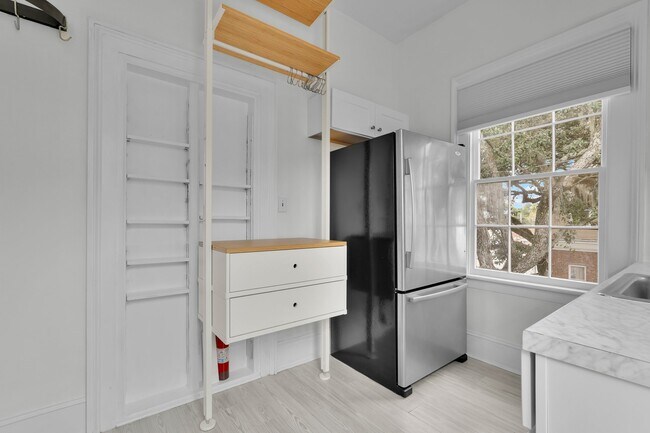 Building Photo - Savannah