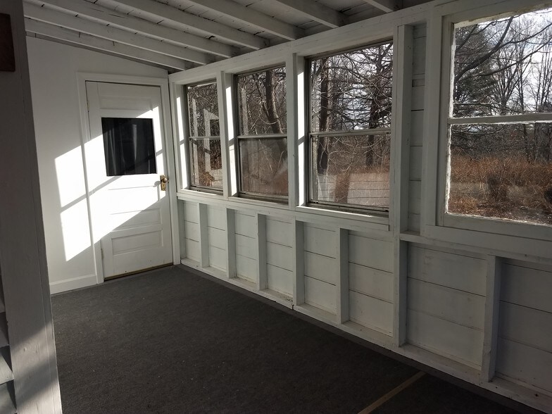 3-Season Porch - 38 Snow Rd
