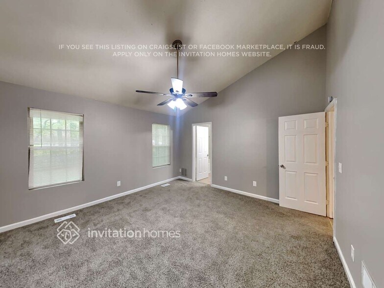 Building Photo - 2318 Sandspring Dr SW