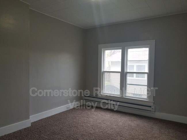 Building Photo - 205 3rd Ave SE