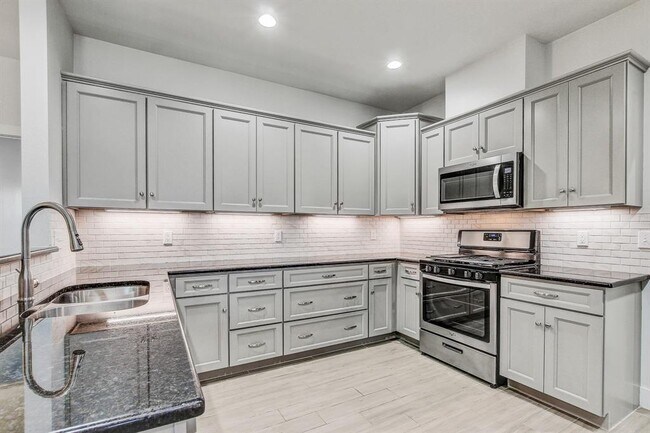 Building Photo - 109 Les Ln