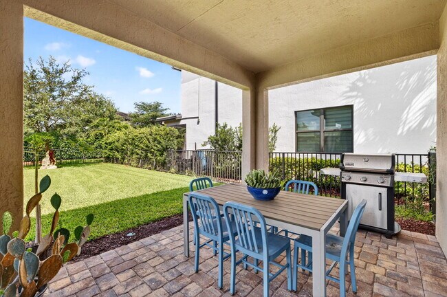 Building Photo - 4651 Pinehurst Trl E