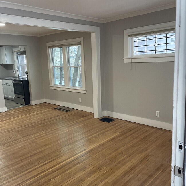 Building Photo - 378 Roycroft Dr