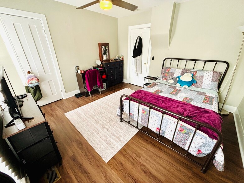 Building Photo - 72 - .5 Hickory St