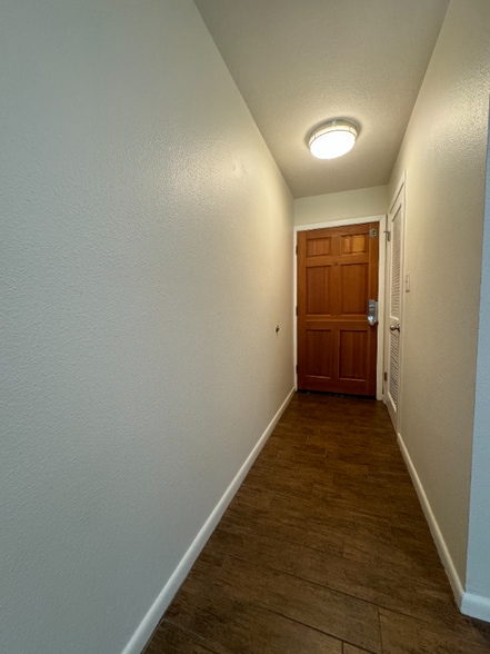 Building Photo - 637 Harwood St