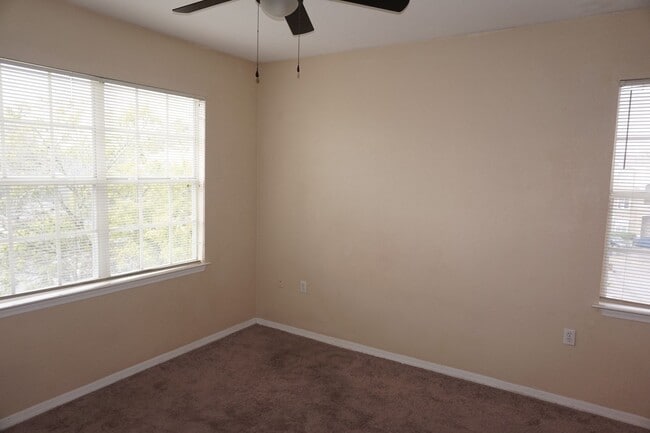 Building Photo - 8103 Lillies Way