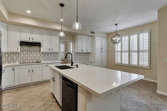 Building Photo - 6132 W Morrow Dr