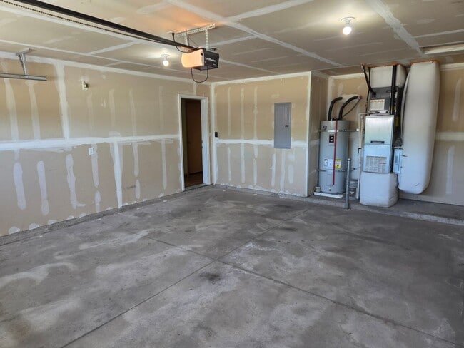 Building Photo - Tschirley  CT Duplex