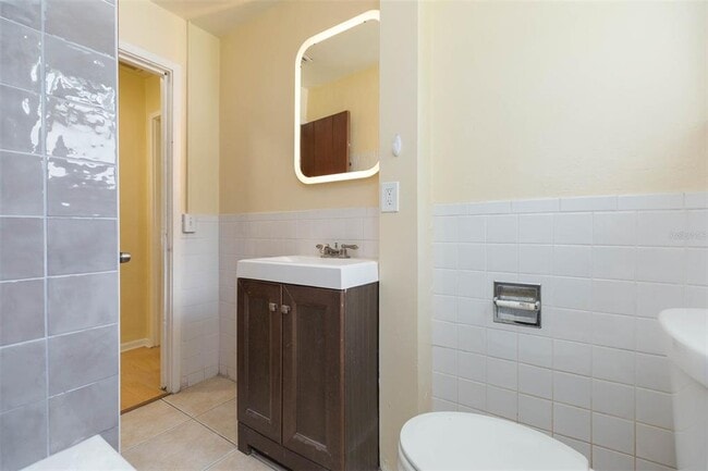 Building Photo - 1809 E Henry Ave