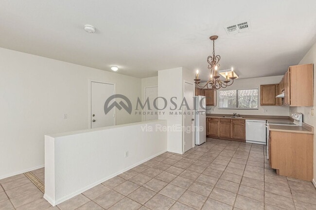Building Photo - 1543 S Danielson Way