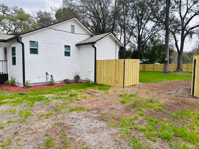 Building Photo - 329 NE 2nd St